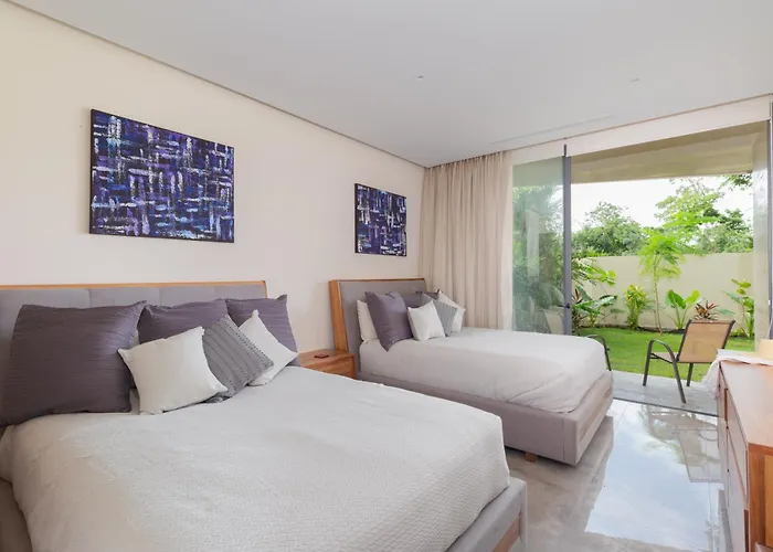 Luxury Two Bedroom Mistiq D104 By Sandy Powerful *