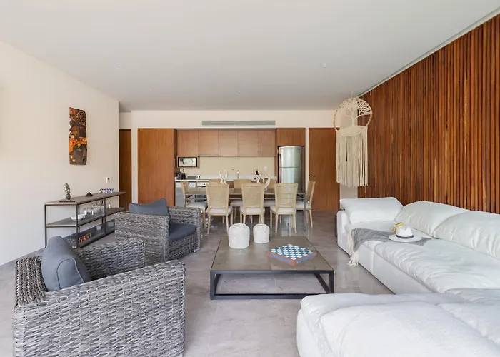Luxury Two Bedroom Mistiq D104 By Sandy Powerful *