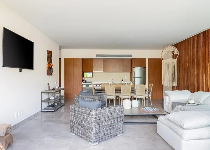 Luxury Two Bedroom Mistiq D104 By Sandy Powerful *